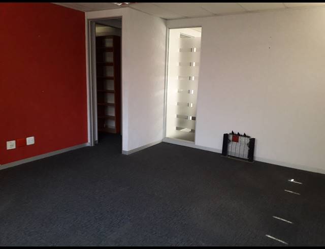 1,172M² OFFICE TO LET IN IRENE